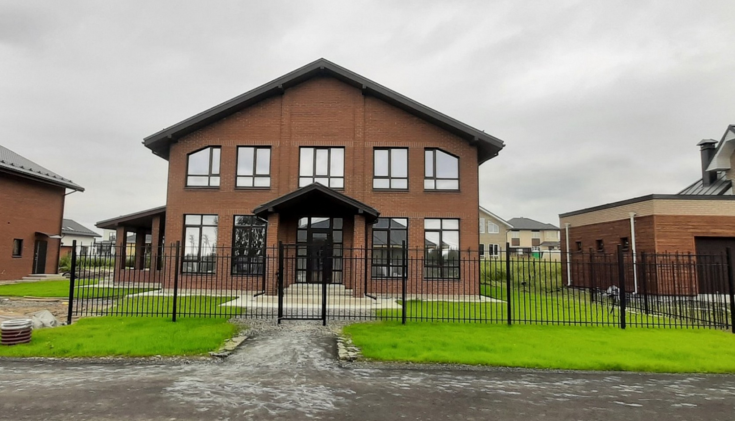 Каменный дом в классическом стиле