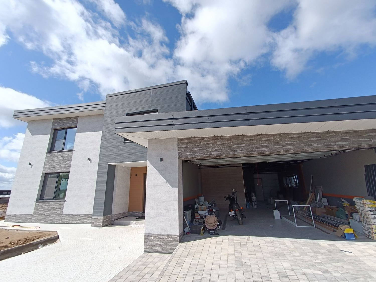 Дом 350 кв.м в стиле «хай-тек» в Московской области